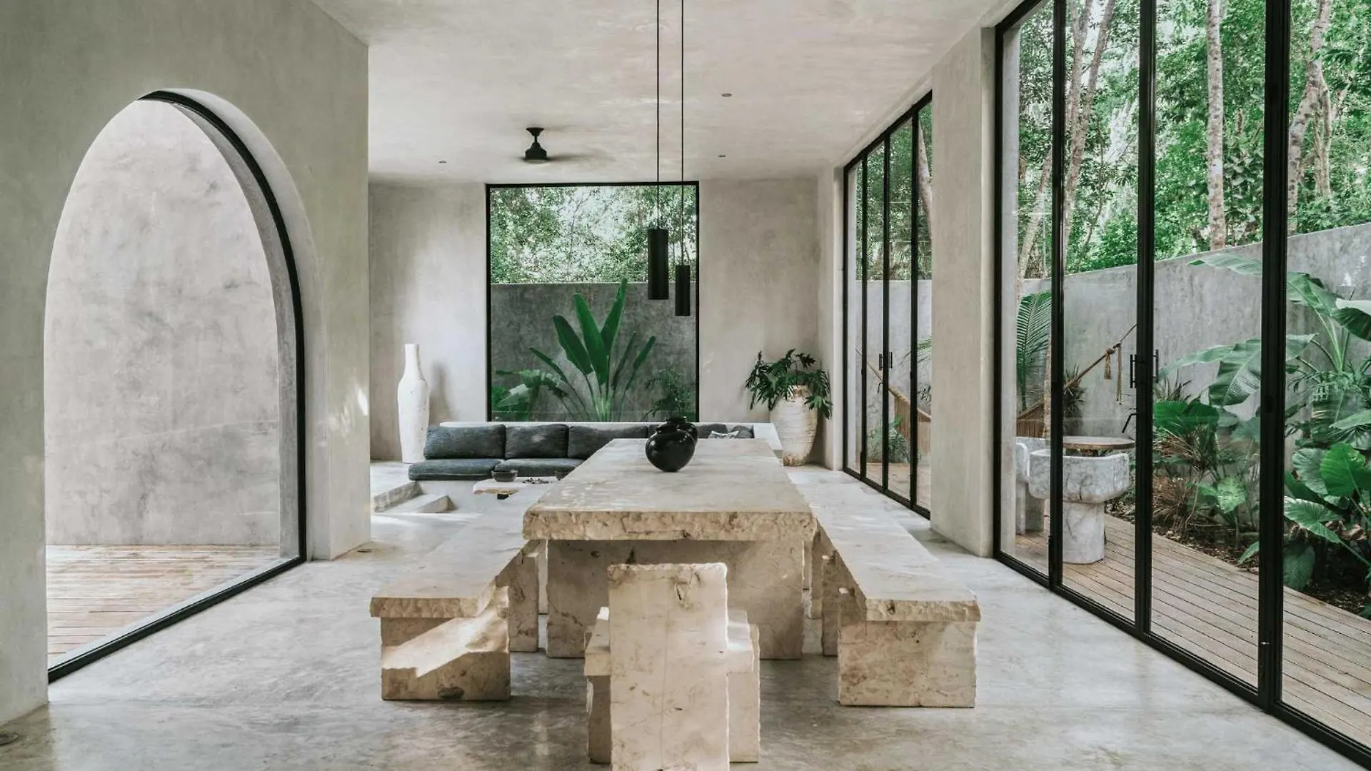 Tulum'S Famous Minimalist Palace Mexiko