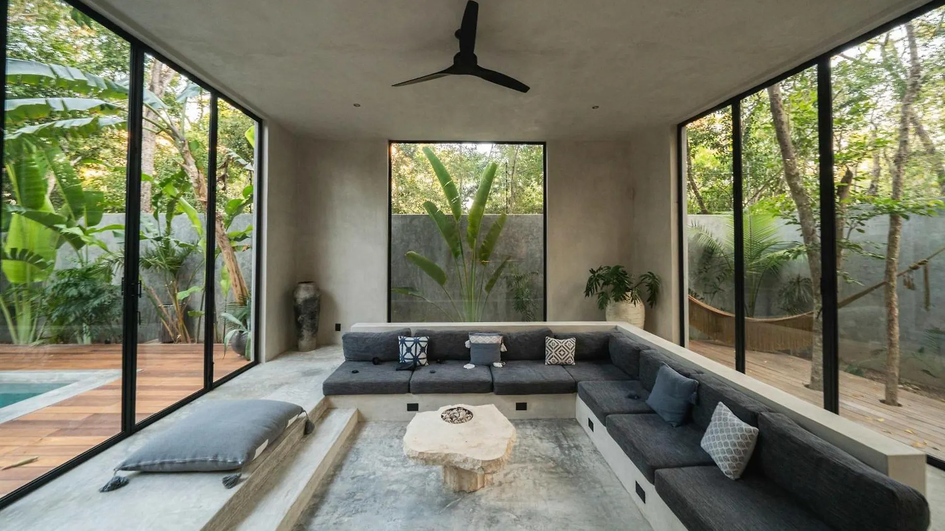 Tulum'S Famous Minimalist Palace Vila Tulum