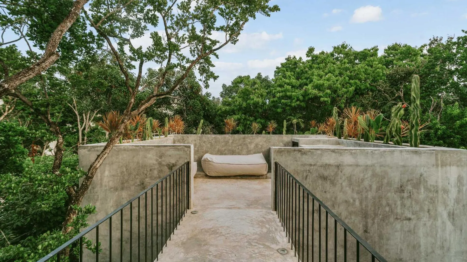 Tulum'S Famous Minimalist Palace Mexiko